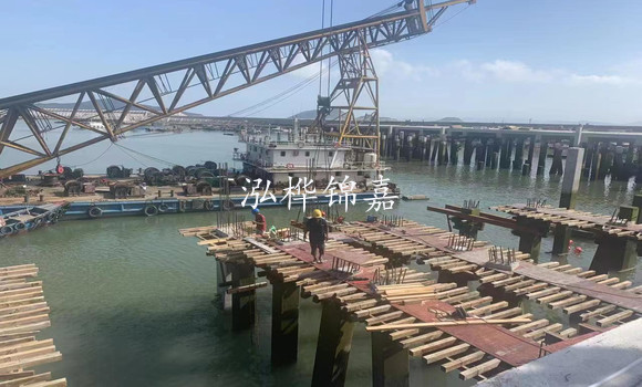造成房屋地基下沉的原因是什么？如何利用打樁木處理地基下沉問題